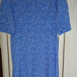 Ladies New Look Dress. Only worn for a couple of hours so in excellent condition. It sits just above the knee, and has a tie back so can be worn loose or tight. Size 14, short sleeves, ideal for the warmer weather. From a pet and smoke free home.
Collection from B30.
No postage.