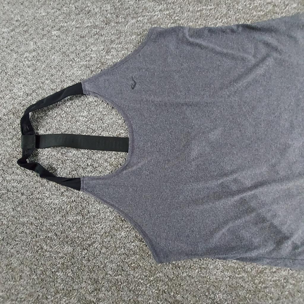 T-Shirt"Everlast"

 Greatness is Within

 Grey Mix Colour

 Good Condition

Actual size: cm

Length: 65 cm from nape (neck) front

Length: 68 cm from nape (neck) back

Length: 35 cm from armpit side

Volume hands: 88 cm from nape (neck)

Volume bust: 95 cm – 98 cm

Volume waist: 90 cm – 95 cm

Volume hips: 90 cm – 98 cm

Size: 12 (UK) Eur 40, US 8

Body: 100 % Polyester

Mesh: 80 % Nylon
 20 % Elastane

Made in China