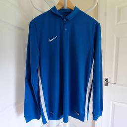 Shirt „Nike“Dri-Fit

Men’s Authentic Football

 Blue White Colour

 New With Tags

Authentic Nike – Team

Actual size: cm and m

Length: 73 cm

Length: 45 cm from armpit side

Shoulder width: 43 cm

Length sleeves: 65 cm

Volume hand: 42 cm

Volume bust: 1.00 m – 1.03 m

Volume waist: 1.00 m – 1.02 m

Volume hips: 1.00 m – 1.03 m

Size: M

Body: 100 % Polyester

Mesh: 100 % Polyester

Made in Thailand