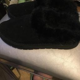 Black fur.slippers