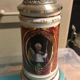 Verkaufe einen Krug von Papst Benedikt
anlässlich zum 80.Geburtstag
Privatverkauf
Nichtraucherhaushalt
Versand möglich