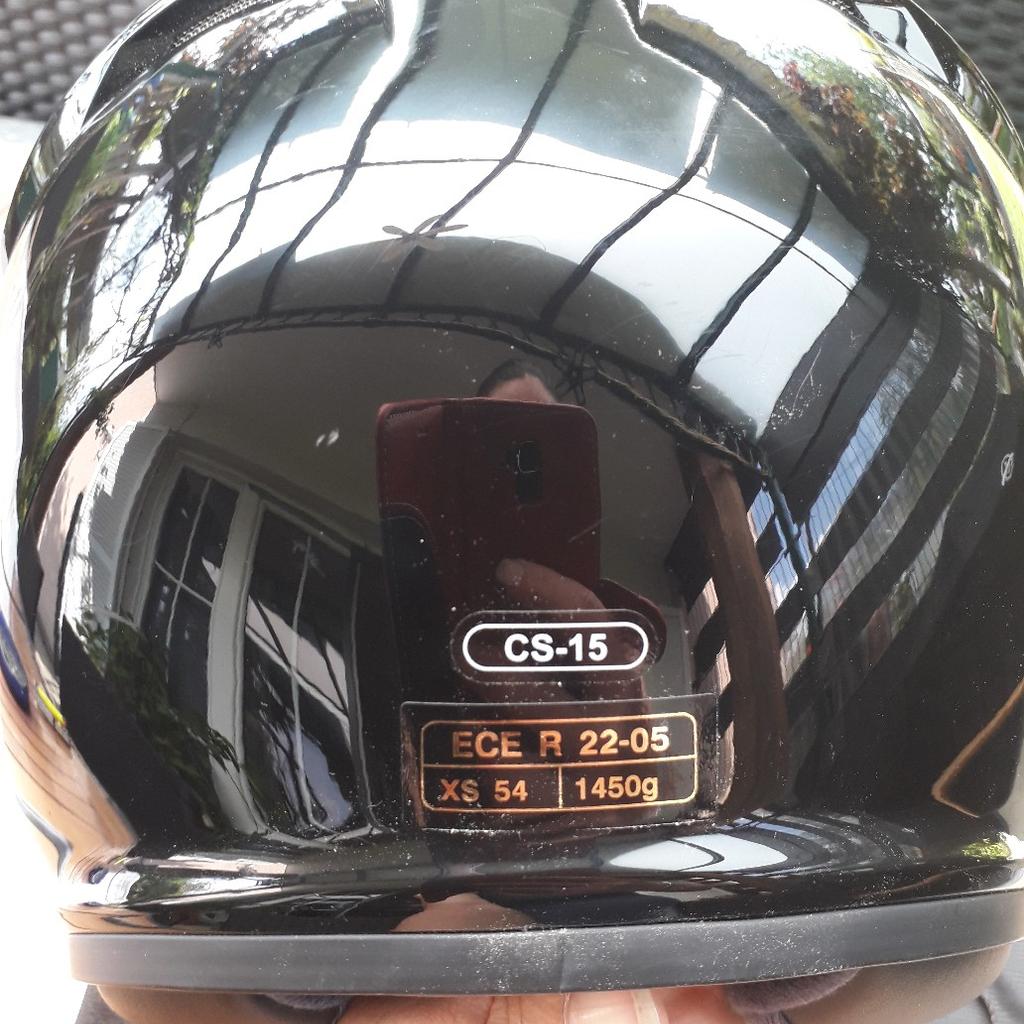 NEU HJC Helm in schwarz
gr.XS 54
Motorradhelm

Helm wurde höchstens 2x ganz kurz getragen von unserem Sohn, daher wie NEU und unfallfrei.

Verkaufen den Helm, weil er dieses Jahr leider zu klein geworden ist für unsern Sohn.

wurde Neu gekauft am 27.5.22 Motorradklinik.

FIXPREIS