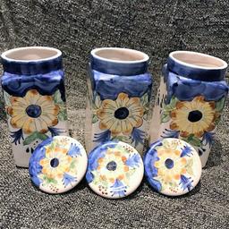 Attractive ceramic storage jars. Yellow and blue flower design. In good condition.
Not sure of their age or where made but they look vintage to me.
Suitable for tea, coffee and sugar or for storage of other items such as rice and pulses.

£3 each or all three for £7

Collection from B45
Thanks for looking