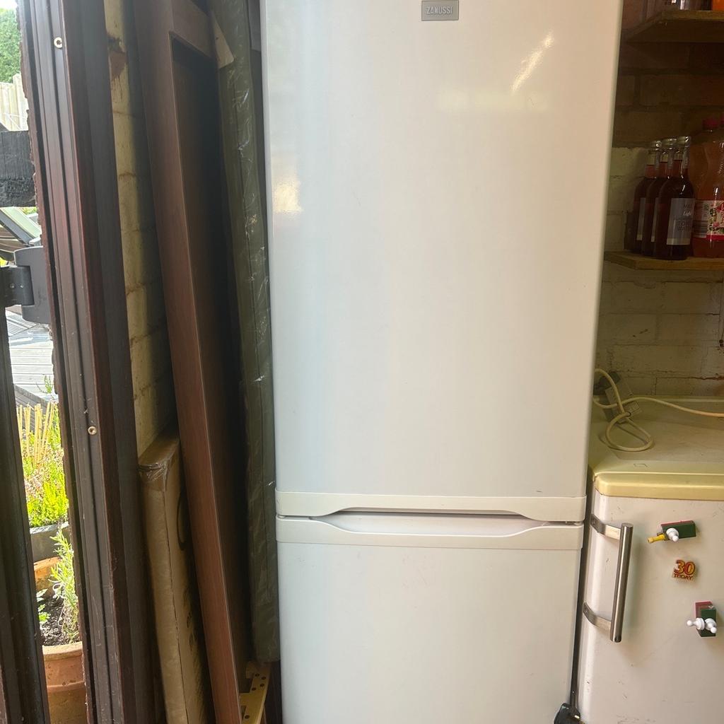 Zanussi fridge freezer in CV9 Warwickshire für £ 40,00 zum Verkauf ...