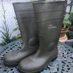 Pair of Green Wellington boots size 8 in used but good condition
Please note that this item is for 
CASH on COLLECTION ONLY 
From Ilford area