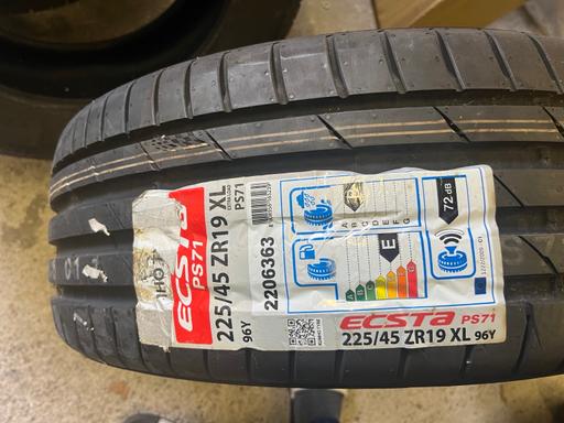 Vehicles West Midlands Birmingham - Photos for Khumo 225/45/19 new tyre