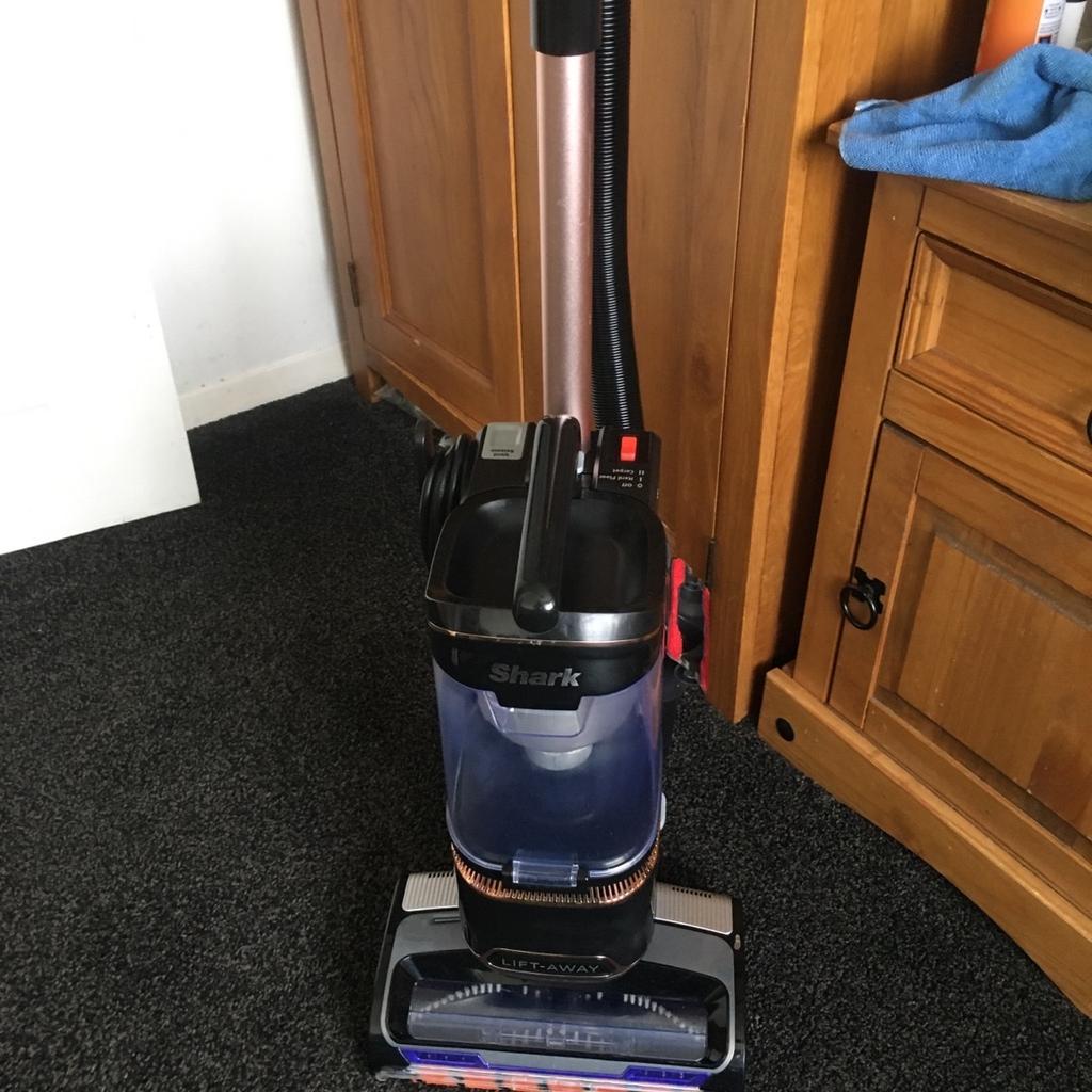 Shark anti wrap lift away pet hoover in LL18 Rhyl for £120.00 for sale