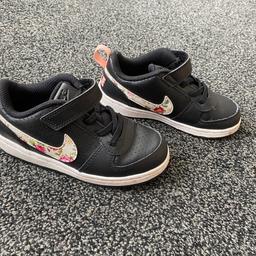 Girls Nike trainer. Good condition having a shoe clear out.