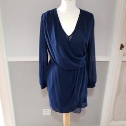 Short style navy blue dress. long sleeves with cuffs and split design.
fully lined.
can post . costs about 3.50 extra
