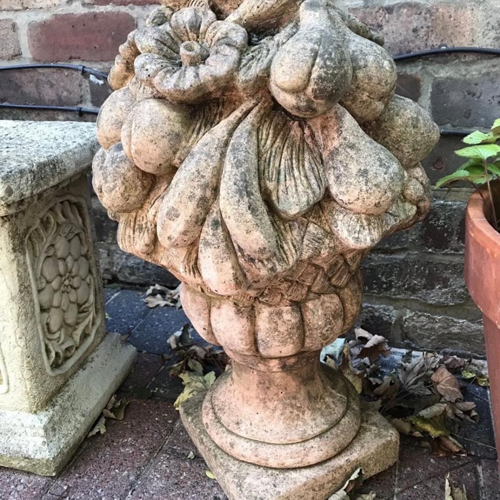 Large vintage cast stone fruit basket finial
This is a beautiful large finial with ornate detail. Unusual , In good vintage condition
It is very heavy
measures 75cm high X 38cm wide.
Please see photos for description, this has age to it and has been painted at some point
I also have another similar one on another listing and have added some photos for reference
Viewing welcome