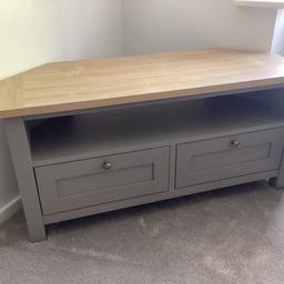 Next Malvern oak effect corner TV Unit.

Like new.

Height 55cm
Width 112cm
Depth 45cm

RRP £275 from Next online.

Collection only from Stone, Staffordshire
