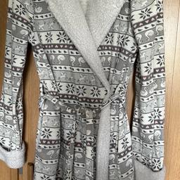 Topshop dressing gown
Great condition
Size: S