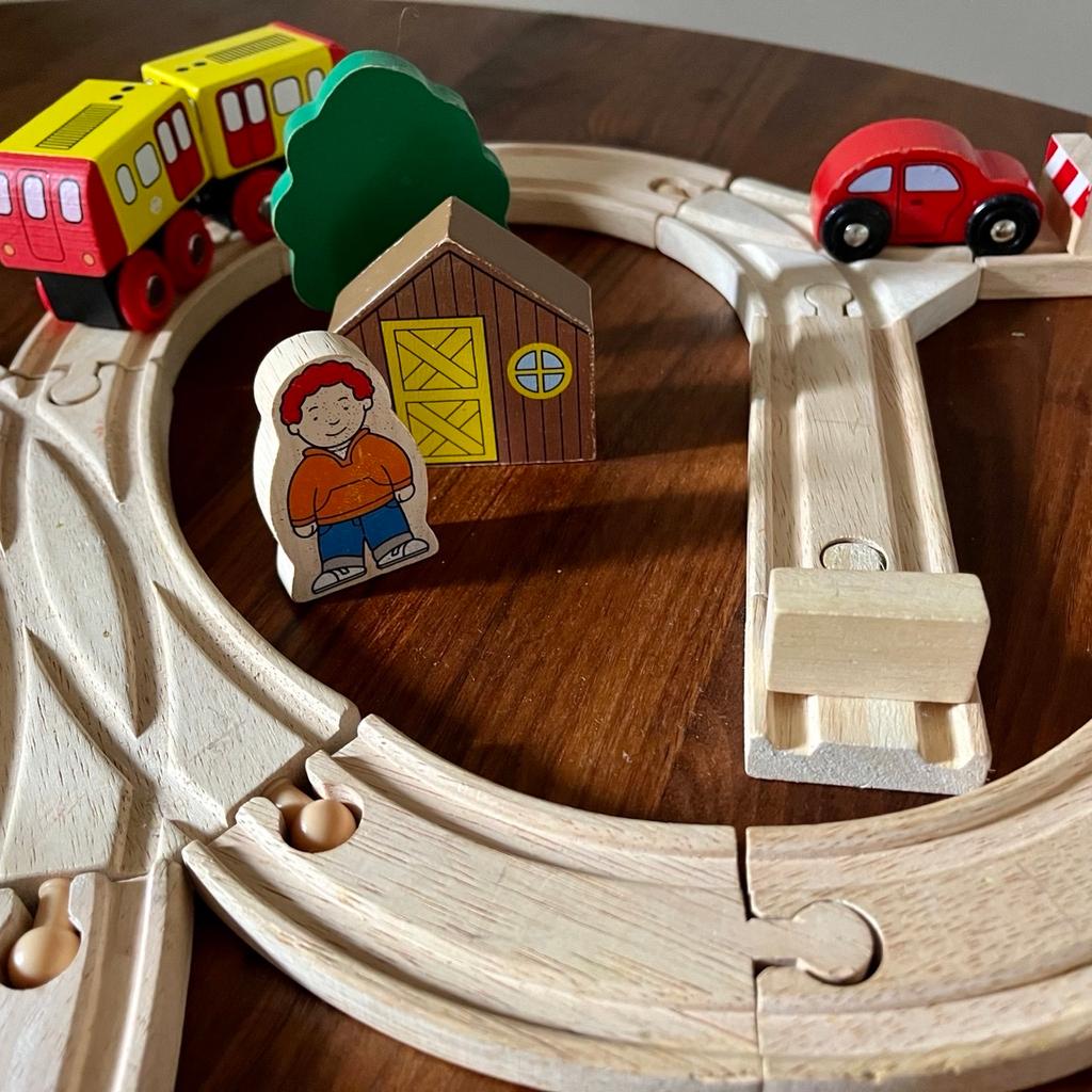Kids Big Jig Wooden Train Set consisting of:

25 track pieces
5 trains (including TFL Circle Line train)
5 carriages
1 tunnel (chicken coop)
19 accessories (including trees, houses, people)

From a smoke free home (with a well behaved cat 🐱 )

Collection Only
