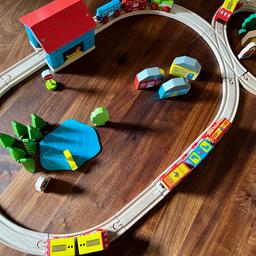 Kids Big Jig Wooden Train Set consisting of:

25 track pieces
5 trains (including TFL Circle Line train)
5 carriages
1 tunnel (chicken coop)
19 accessories (including trees, houses, people)

From a smoke free home (with a well behaved cat 🐱 )

Collection Only