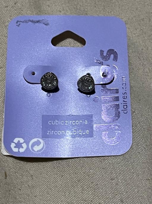 Buy & Sell Kent Maidstone - Photos for Claire's Cubic Zirconia earrings