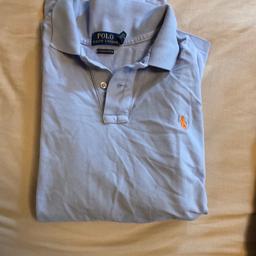 Verkaufe hier ein schönes fast neues Polo Shirt von Polo Ralph Lauren in Größe L. Hat keine Löcher oder sonstiges. Classic Fit. In hellem Blau