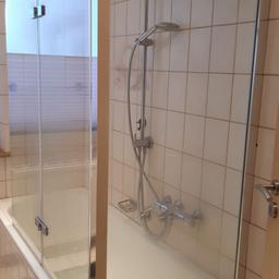 Verkaufe eine Duschabtrennung als Badewannenaufsatz. Die Faltwand ist 120×70×138 cm groß und in einem guten Zustand. Normale Gebrauchsspuren sind vorhanden, die Funktionalität jedoch einwandfrei gegeben. Nur Abholung und keine Rücknahme.