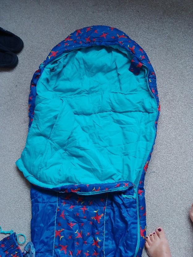 sleeping bags, childrens mountain warehouse in DY11 Forest für £ 5,00