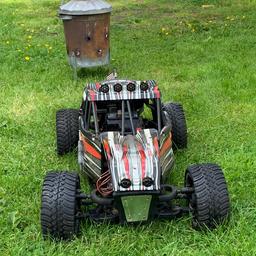 biggish petrol rc car vgc comes with remote,battery charger,and charger,