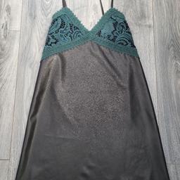 Zara Womens Leather Dress Black with green detail!
Hardly used - like New
Size uk ; M/10