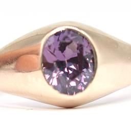 A stunning heavy antique 9ct gold Amethyst signet or pinky ring in excellent condition 

Stamped 9C this has been professionally cleaned and polished and looks fabulous 

The band measures 11.4mm wide with a beautifully coloured sparkling Amethyst that measures 9 x 6mm. Estimated carat weight of 1.5 carats 

Weighs a heavy 6.5gms

🇬🇧 size T
🇺🇸 size 9 1/2

Free shipping and comes in a Sheffield Goldsmiths ring box

25523