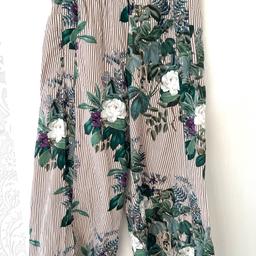 Hi and welcome to this beautiful looking ladies Zara Studio Floral Wide Legs Culottes Trousers Size Small in perfect condition thanks