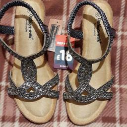 NEVER WORN
size 4 (37)
sparkly wedge sandals
original price £18
NO OFFERS