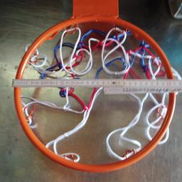 Verkaufe Basketballkorb mit 30cm Durchmesser mit Ersatznetz und Befestigung Schrauben. Nur Selbstabholung.