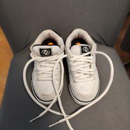 verkaufe gut erhaltene Heelys Schuhe mit Rollen 

Größe 30 oder UK 11
Farbe : weiß

Selbstabholung in Innsbruck
Privatverkauf: keine Garantie

Sieh dir auch meine anderen Produkte an 😃