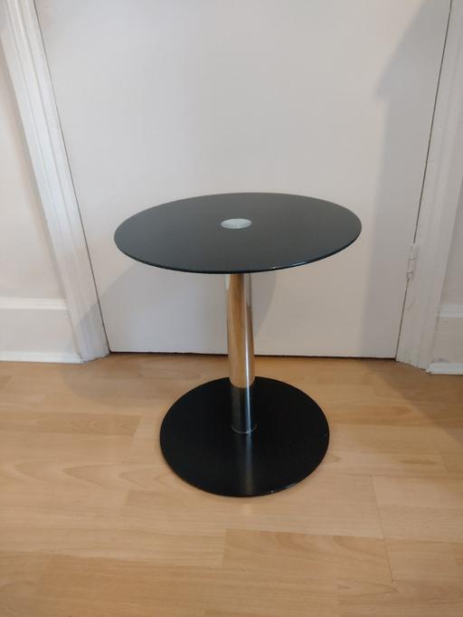 Buy & Sell South West London Chelsea - South West London - Photos for Black glass round lamp/side table