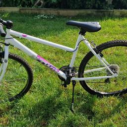 teenager/lady bike b-twin rockrider 300. 21 gears tyre 26" good condition location sutton surrey