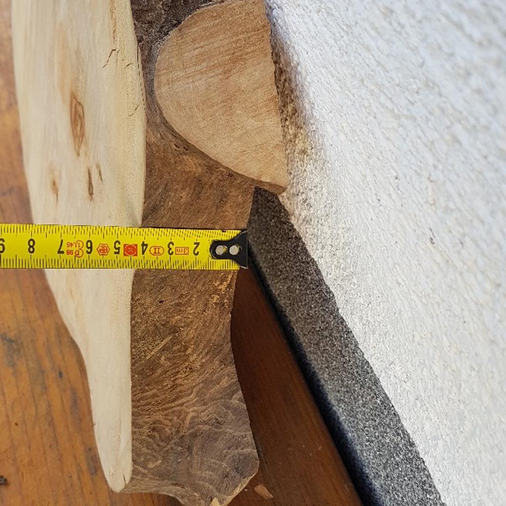 Für Bastler gibt es hier die Möglichkeit eine plangefräste Baumscheibe aus Birnenholz mit einem mittleren Durchmesser von ca. 30cm (34cm x 26cm) mit einer Stärke von ca 4cm zu erwerben. Dekoscheibe ist durchgetrocknet und weist stellenweise Trocknungsrisse auf. Am Besten ist, wenn man sich vor Ort von der Qualität überzeugt.

Ideal für Bastler und Handwerker zur Fertigung eines Tisches mit Epoxidharz, einer Wanduhr oder Ähnliches.

Aufgrund der Größe wird Selbstabholung empfohlen, kann jedoch auch mittels Spezialverpackung versendet werden. Versandkosten trägt der Käufer.