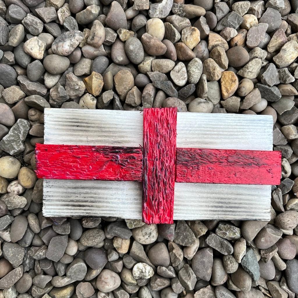 Handmade Small wood 3d look English flag rustic wall art comes with d hook on rear to hang on wall ideal for garage , outdoor bar etc measures 23 cm x 10 cm painted & varnished