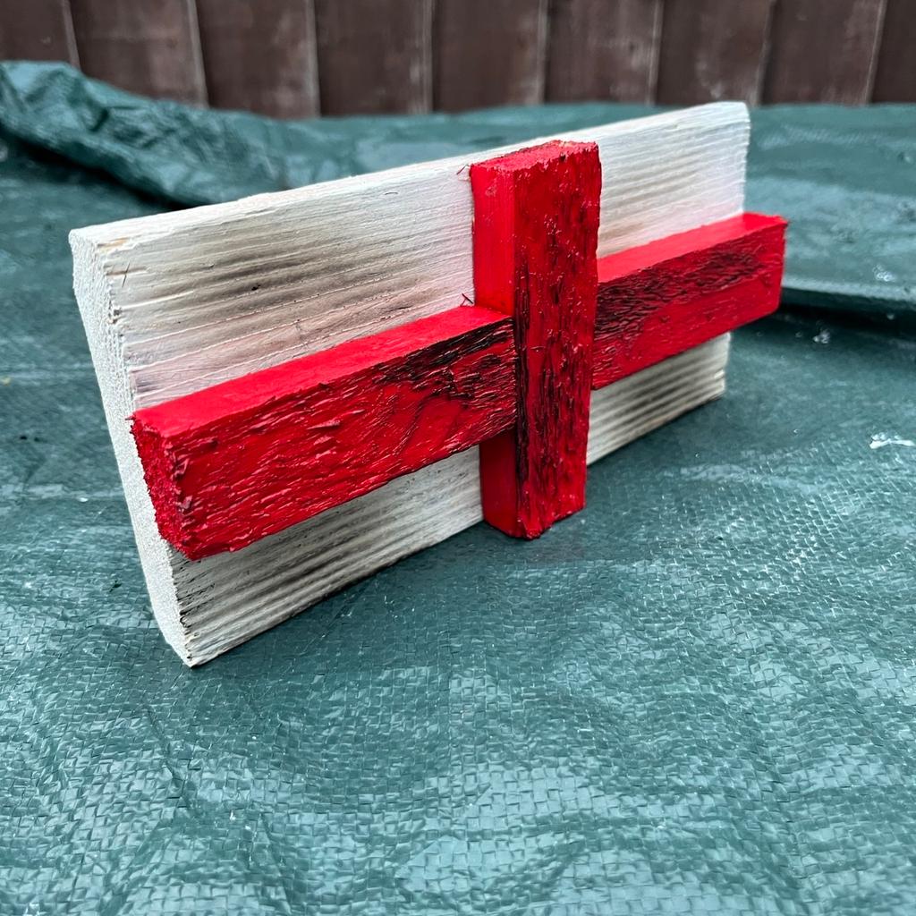 Handmade Small wood 3d look English flag rustic wall art comes with d hook on rear to hang on wall ideal for garage , outdoor bar etc measures 23 cm x 10 cm painted & varnished