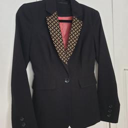 This was originally a jacket from Primark, I added the golden fabric on the lapels myself and fixed up the lining. It's perfect for a special occasion. One of my favourite jackets, unfortunately, I no longer fit size 8 clothes.