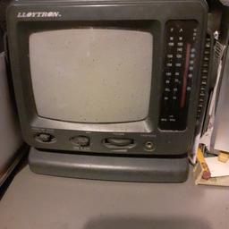 Retro TV
6 inch black & white
works perfectly
collectors
am fm and vhf radio
07740174379