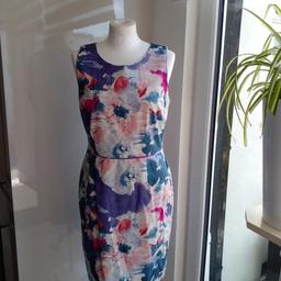 Lovely Summer Dress.
Oasis Size 14
Zips Down the Back
Cotton / Lined.
Pinks & Purples.
Vollection only please.
Thankyou 😊