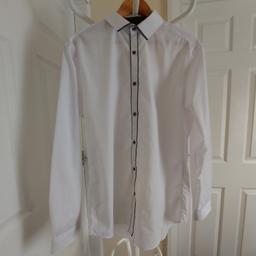Shirt" George” Slim Fit

White Colour

Good Condition

In front, on the left side, near the shoulder, a little dirty.

Please,see photo

Actual size: cm and m

Length: 76 cm front

Length: 80 cm back

Length: 40 cm from armpit side

Shoulder width: 45 cm

Sleeves length: 64 cm

Hand volume: 44 cm

Breast volume: 1.05 m – 1.06 m

Waist volume: 1.02 m – 1.03 m

Hips volume: 1.04 m – 1.05 m

Size: 16 (UK) Eur 41

65 % Viscose
35 % Cotton

Made in Bangladesh
