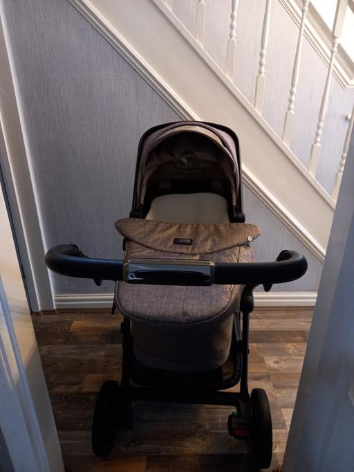 Buy & Sell West Midlands Wolverhampton - Photos for Silver Cross pram with carrycot