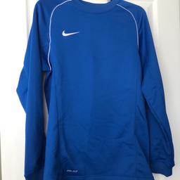 Blue Dri Fit Nike mens Top
Size small
Well worn with a mark on front that May wash out ( reflected in price )
Pet free smoke free home 
Buyer to collect or happy to post with postage extra