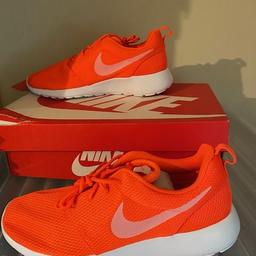 Marke: Nike
Größe: 39
Farbe: orange
Zustand: Neu mit Karton

Versand mit Paket für 5,50 € möglich.
Bezahlung per Überweisung und Paypal möglich