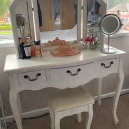 White dressing table with drawers, triple mirror and stool. 
Height 80cm/ 31.5”
Depth 40cm / 16”
Width 100cm/ 39.5”
