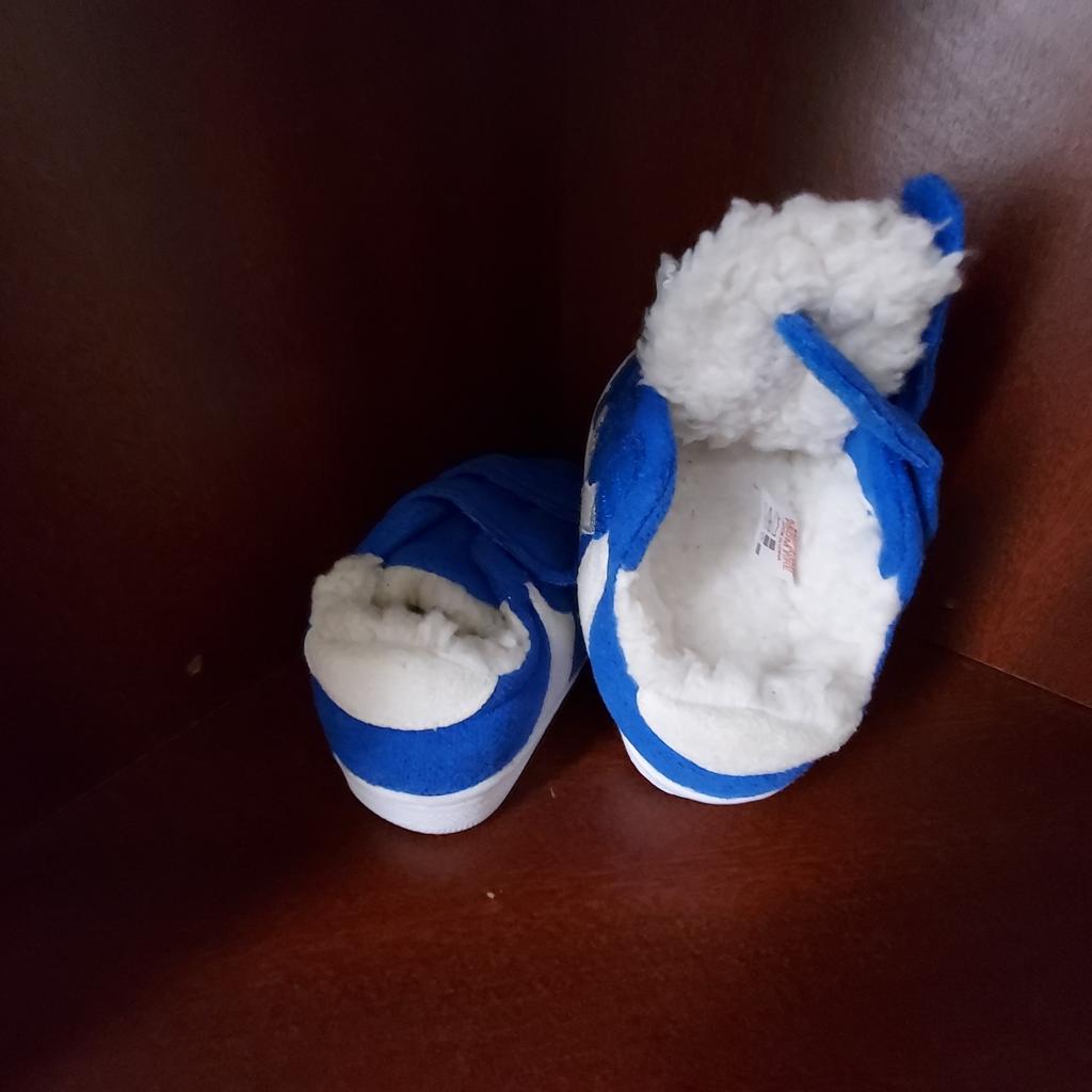 Baby Shoes „Next“

On Fur Blue White Mix Colour

 Good Condition

Actual size: cm

Length soles: 14.5 cm

Length insoles: 10.5 cm

Size: 4 (UK) Eur 20.5

Made in China