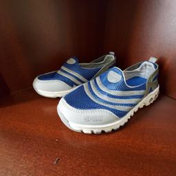 Sneakers Sport

Blue Grey Mix Colour

Good Condition

Actual size: cm

Length soles: 20 cm

Length insoles: 18.5 cm

Size: Eur 30

Made in India