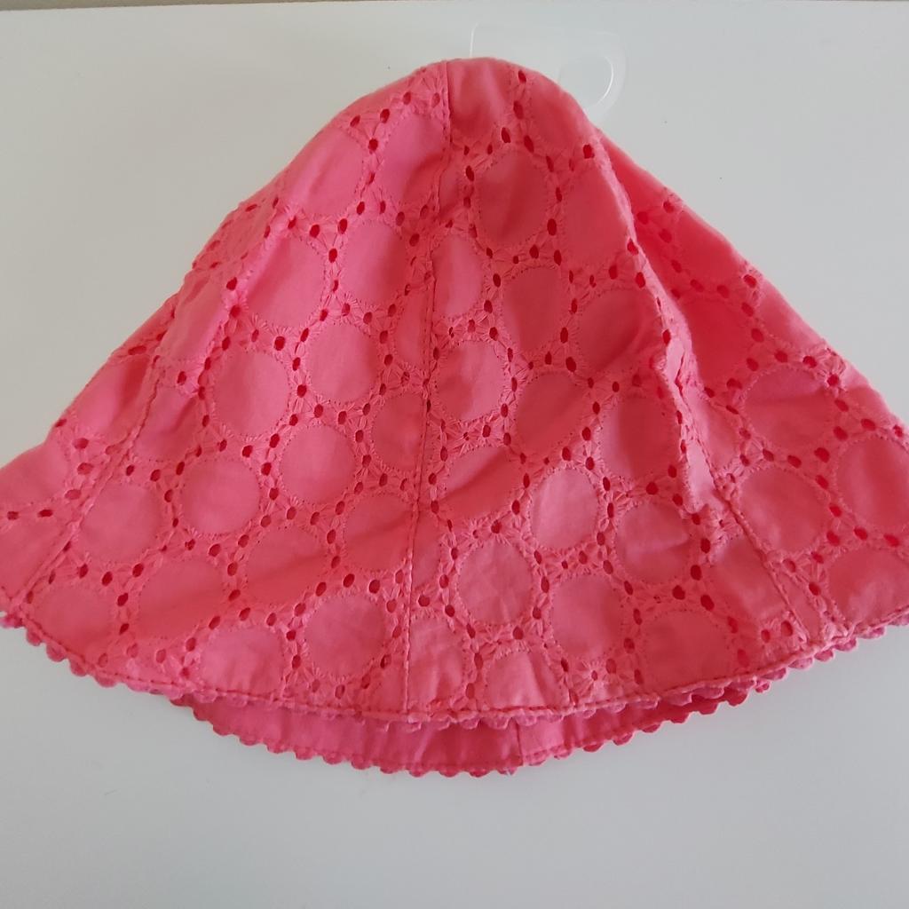Cap "H&M”

 Pink Colour

New Without Tags

Actual size: cm

Height: 19 cm

Head volume: 45 cm - 46 cm

Depth: 17 cm

Age: Eur 80, US 9 - 12 Months

100 % Cotton

Made in China