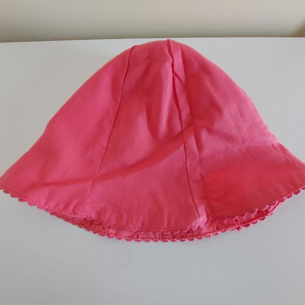 Cap "H&M”

 Pink Colour

New Without Tags

Actual size: cm

Height: 19 cm

Head volume: 45 cm - 46 cm

Depth: 17 cm

Age: Eur 80, US 9 - 12 Months

100 % Cotton

Made in China