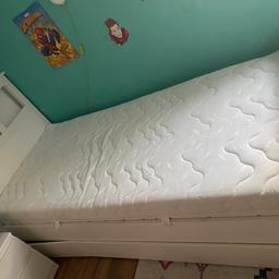 Kinderbett 200x90 mit Lattenrost und Matratze mit zwei Schubladen unterm Bett