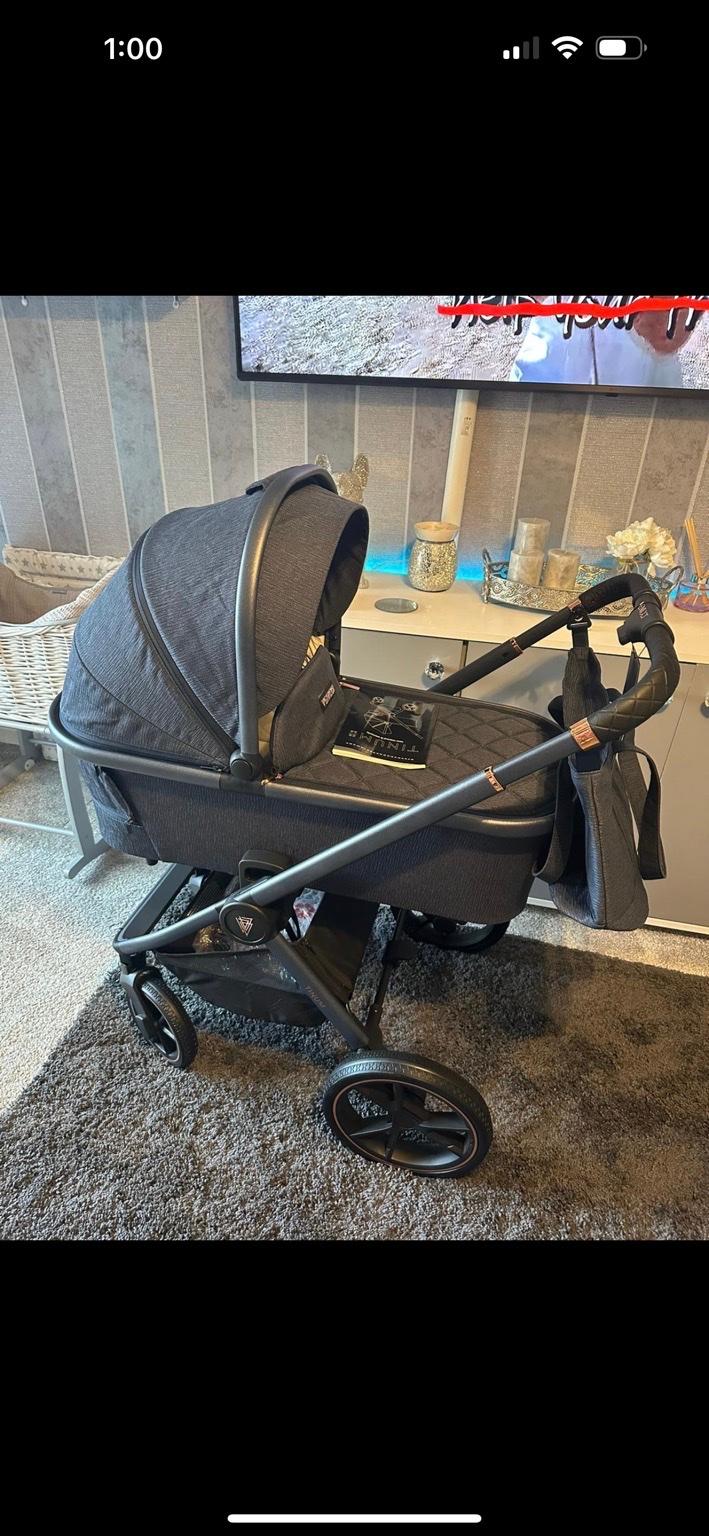 Venicci tinum special edition travel system in B77 Tamworth for £400.00