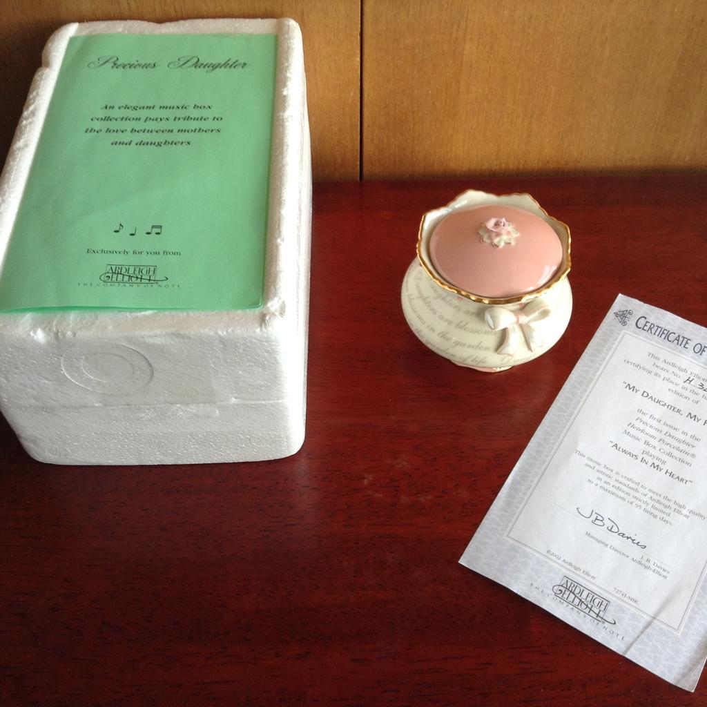 ARDLEIGH ELLIOTT MUSIC BOX in WV11 Wolverhampton for £20.00 for sale