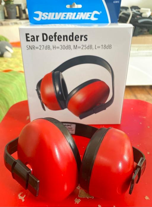 Vehicles East London Upton Park - East London - Photos for EAR DEFENDERS 3 BOXES (10 ALL 3)